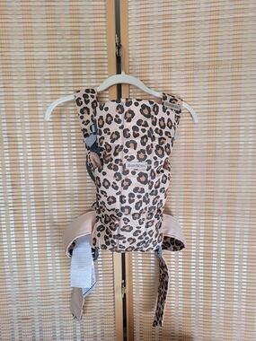 BabyBjörn Leopard Print